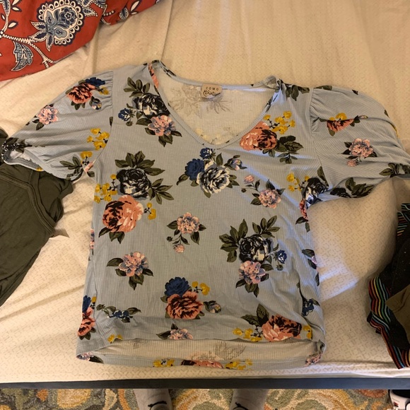 Floral top - Picture 1 of 2